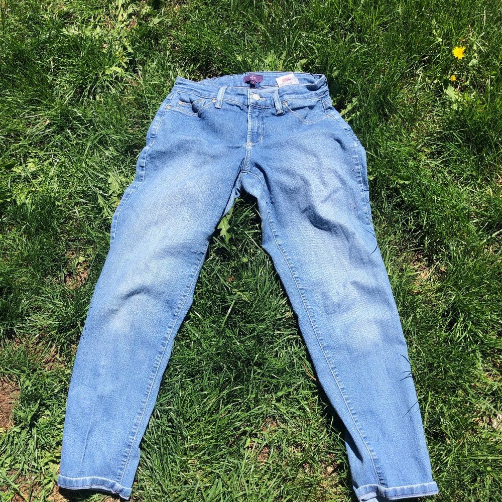Loose fitting jeans